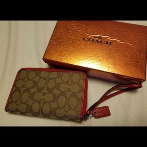 Coach wristlet wallet